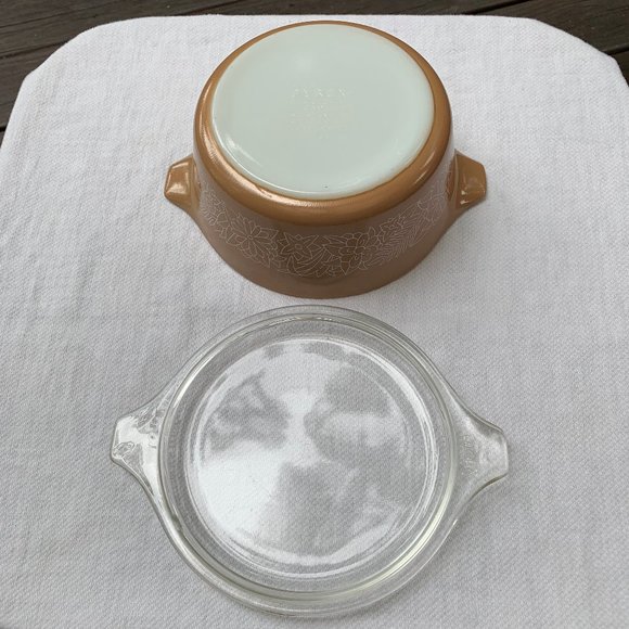 Vtg Pyrex Woodland Pattern (White on Light Brown) Casserole Dish #472-B - 1.5 Pt - Picture 9 of 15